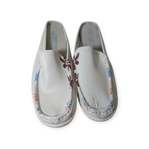 5/$25...New Hong Tu slip ons - Size 6.5